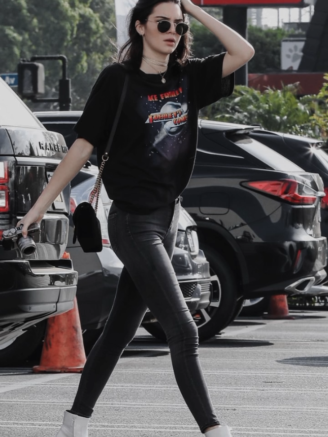 black t shirts @Kendall Jenner #outfit #KendallJenner #outfitideas #fyp 
