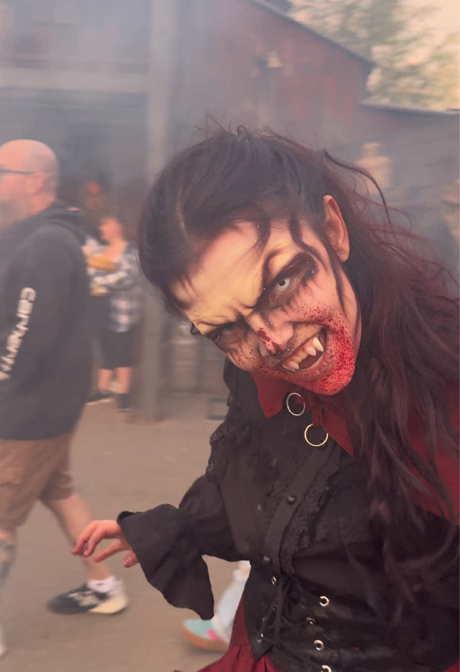 Trying out a new camera situation 🤔 what do you guys think of the hands free shot!? #madworldhauntedattraction #madworld #behindthescenes #groundscharacters #costumeideas 