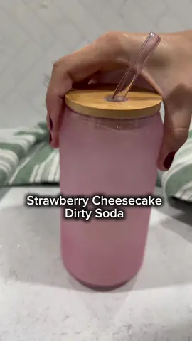 #ad Strawberry cheesecake dirty soda 🥤🍓 Ingredients:  • @clearlycanadian strawberry sparkling water  • 0.5oz cake batter syrup  • 1oz vanilla creamer  #dirtysoda #drinks #drinkrecipes #drinkideas  