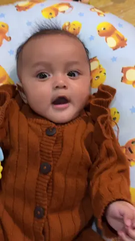 Bayi usia 3 bulan lagi ngomong, bantu transletkan dong uncle onty🩷😁 #masyaallahtabarakkallah #bayilucu #bayingoceh #bayigemes 