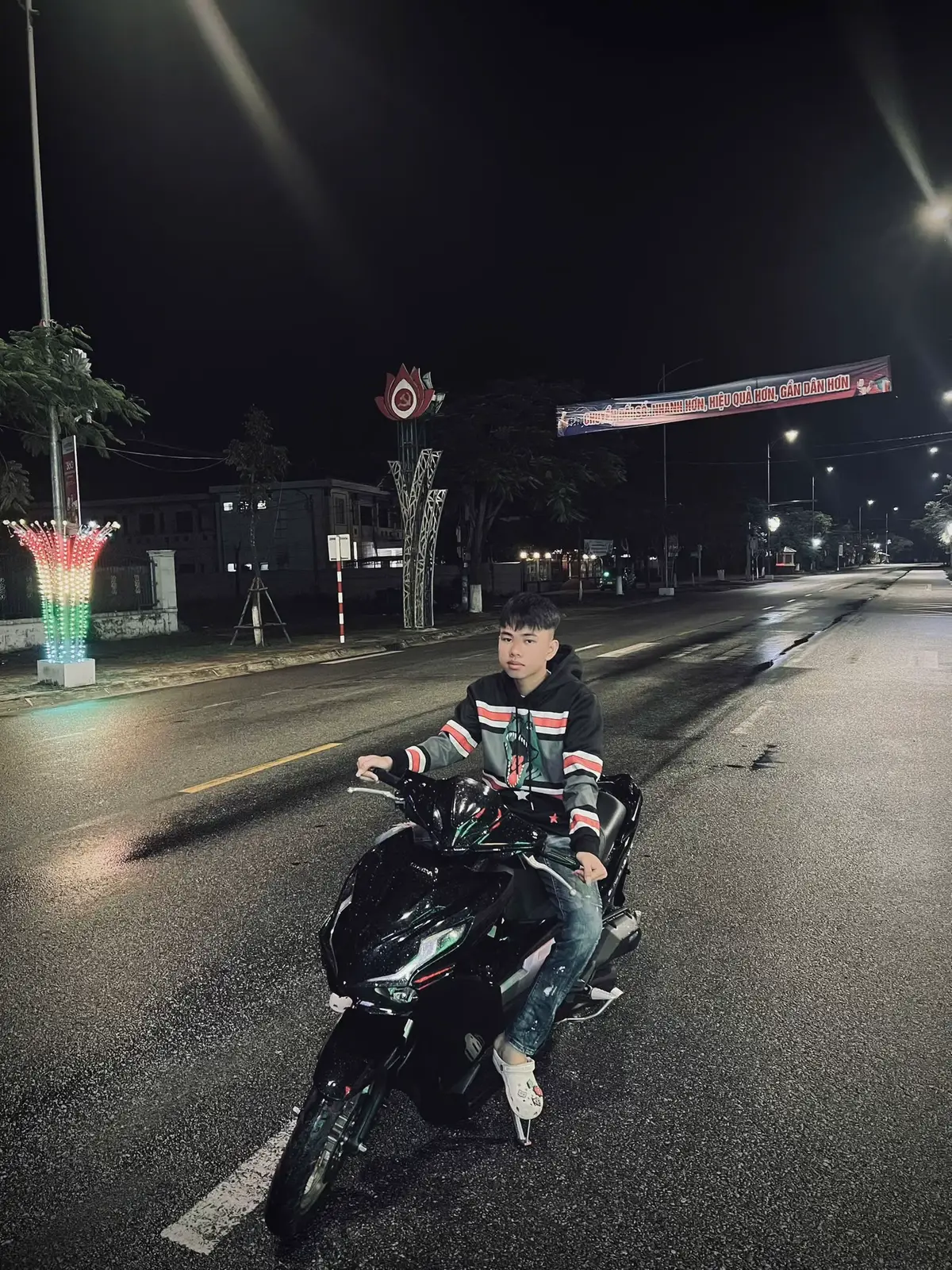 Cuộc đời của tao chưa nịnh bợ thằng nào hết. Tao cũng không xin hay dành miếng ăn của thằng nào đâu, ai sống tốt với tao thì tao sống tốt lại. Muốn hơn tao thì cho tụi mày hơn, tụi mày là nhất.!#xh #viral #76quangngai 