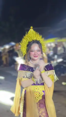 aduhh senyum e rekk🙈🔥 @sabrinaretaa #karnavalgampingan #fyp #karnavalsoundsystem #dancer #malang24jam 