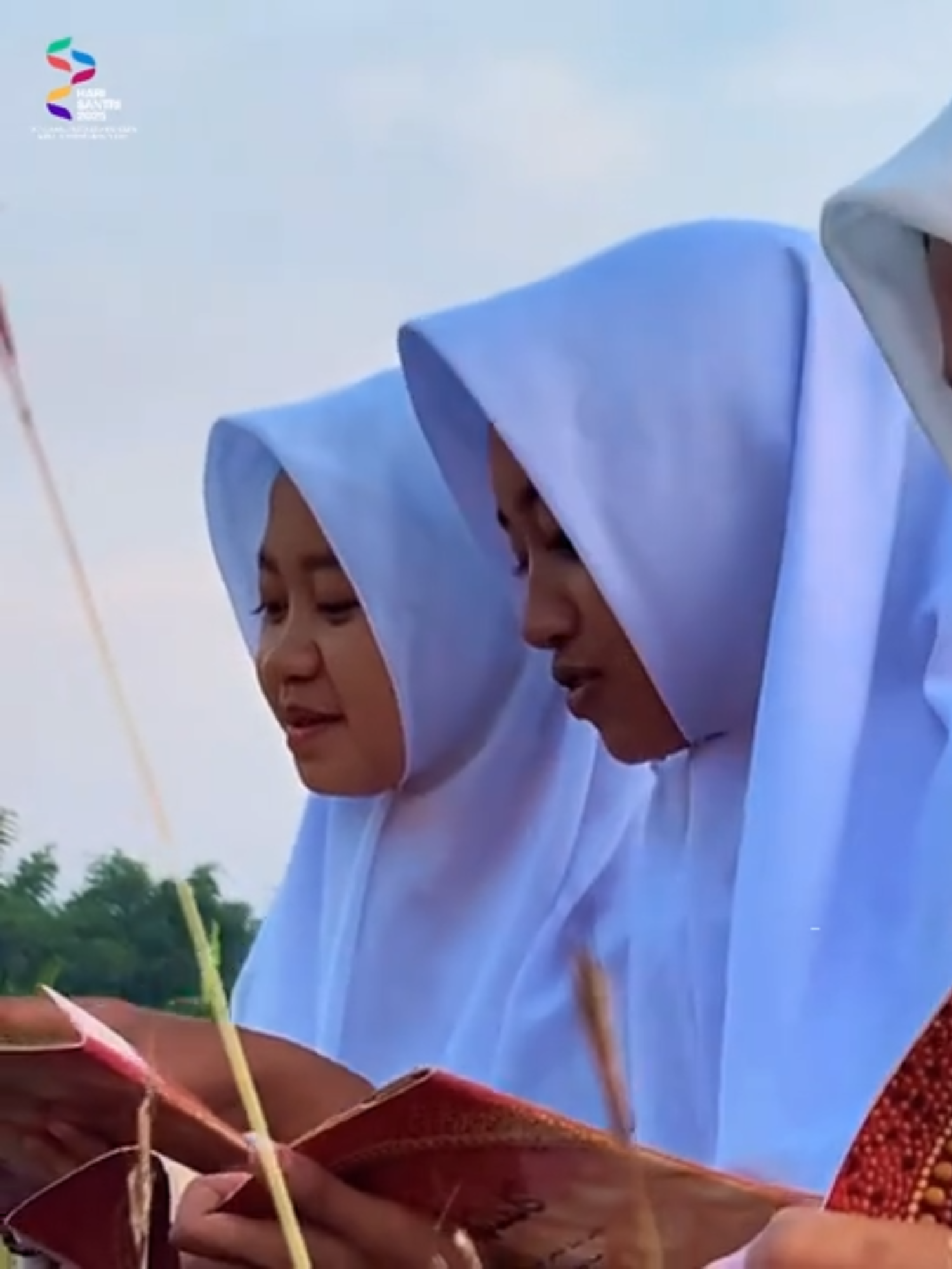 Video cinematik hari santri nasional 2025#pondokpesantren #fypviralシ #trendingtiktok #viralvideo #pomdokjatim #hsn #kingsuwung #bismillahfyp #viraltiktok #berandatiktok