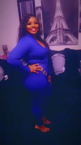 That’s my mf friend @te yesss yall go follow my friend #friends #sisters 