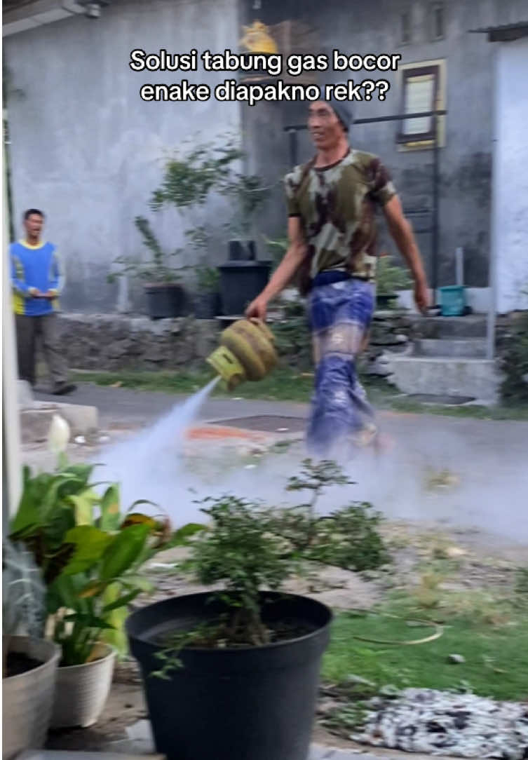 Bikin panik tabung gas bocor #gaslpg3kg  #gasbocor  #tabunggasbocor  #gaslpg3kg 