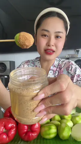 Trả lời @khzzyyy🫶🏻 Muối này ăn trái cây chua là hết bài #dungthichan #mukbang #ancungtiktok #traicaychua #muoisac 