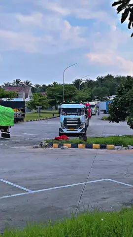 3 Quester si tampan 🚛💨 #truk #quester #jalantol #video #trukmaniaindonesia 