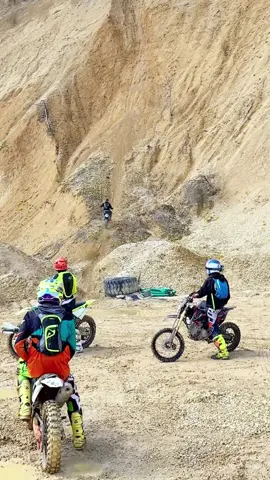 Wall Dirt Bike Hill Climb #hillclimb #dirtbike #enduro #viral #moto
