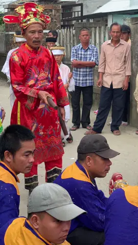 Tập xây kênh để bán hàng mọi người đi qua cho e xin 1fl vs ạ. Ông quan áp làng tôi #phongtuchue  #tậpxaykenh 