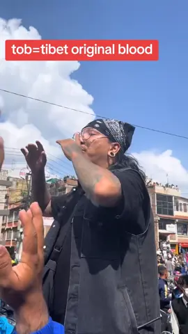 को रहेछन् तन् tob लेखेका टिसर्ट लगाउने मान्छे आहिले प्रष्ट भयो हैन, नेपालका संरचना जलाउने को रहेछन् त !!
