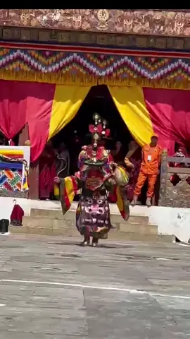 tsakaling zhana ngacham #bhutan #gangtey #maskdance 