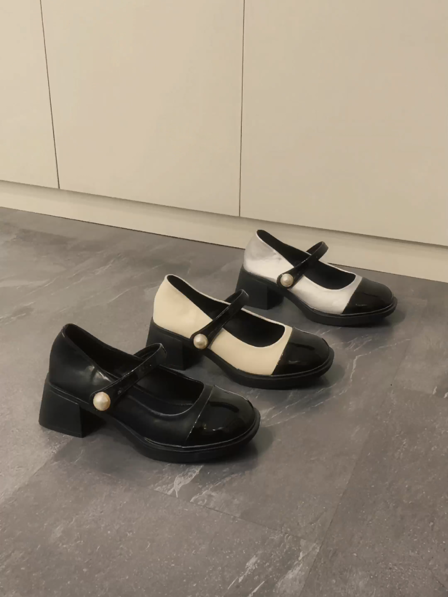우아한 힐 Refined, graceful, and beautifully structured, TZS Zenzy Stacy Heels embody pure elegance. With a polished finish and a comfortable fit, they capture the essence of confidence and femininity.  #HeelsWanita #SepatuHeels #SandalHeels #HeelsCewek #SepatuHak 