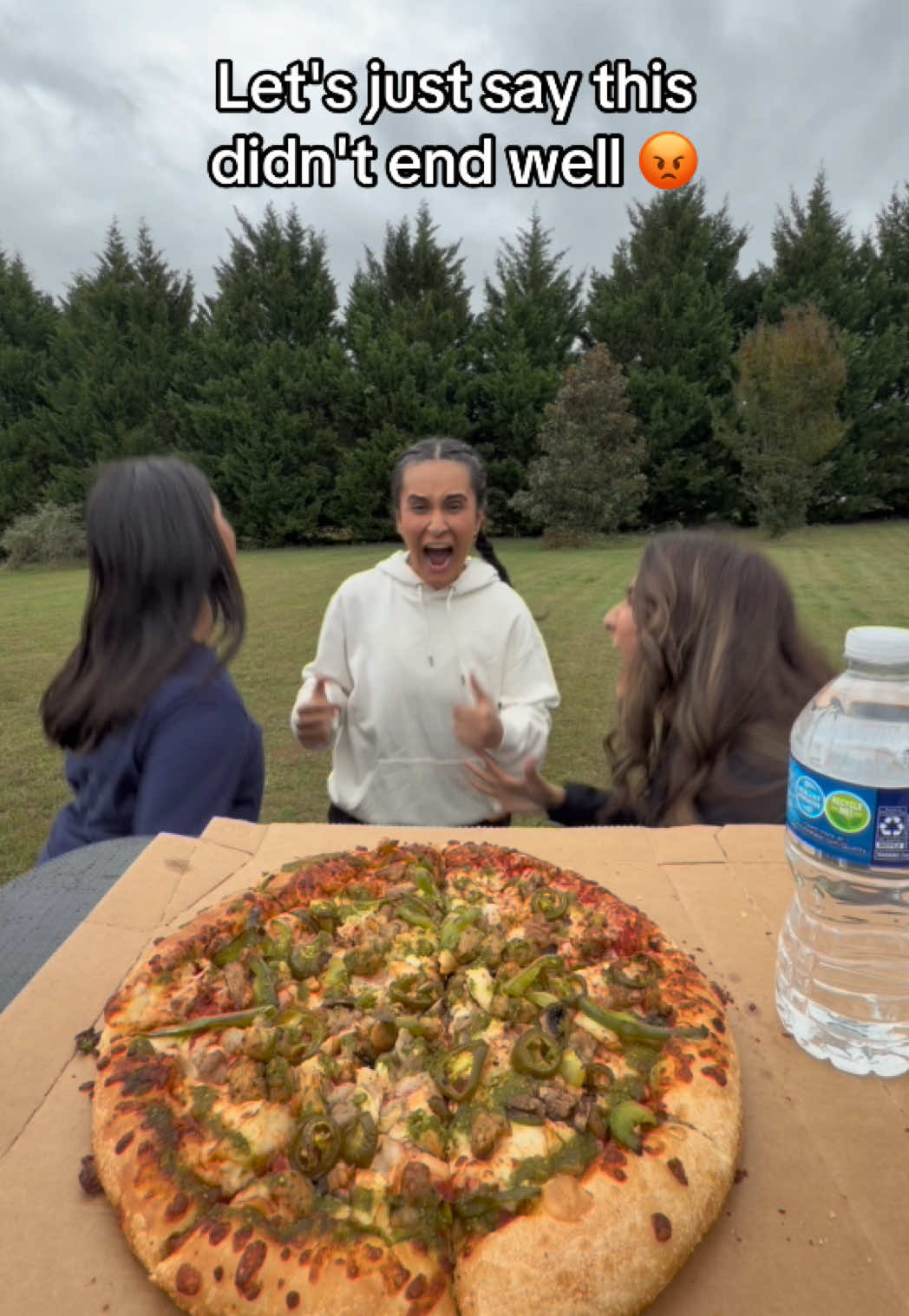 Not moona folding the pizza  😫😫😫😫 @Taaabbbyy @MOONA @needalivinlife #rockpaperscissors #rockpaperfoodchallenge #foodreview #foodchallenge #food 