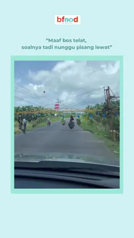 Kemana tujuan pisangtu?🤔 📹 by Viralhog/Celine Jesse #memebriliofood #meme 