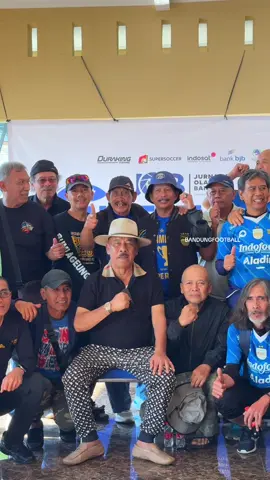Pak Haji Umuh Muchtar 𝐤𝐮𝐦𝐩𝐮𝐥𝐤𝐚𝐧 𝐩𝐚𝐫𝐚 𝐋𝐞𝐠𝐞𝐧𝐝𝐚 𝐏𝐞𝐫𝐬𝐢𝐛 🥹🫶🏻💫💙 Jurnalis Olahraga Bandung (JOB) bersama manajer Persib Bandung, H. Umuh Muchtar mengumpulkan para legenda Persib dalam rangka acara “Fun Fishing” di  Tanjungsari, Sumedang. Momen apa yang kalian ingat saat melihat para legend ini?