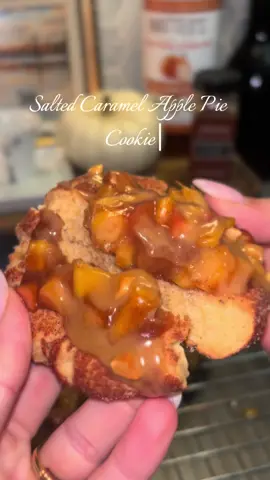 Full recipe you find at @Well Made by Kiley!! I’m honestly obsessed with all her recipes, and this is my second recipe I make from her website, and again it did not disappoint! I do think I didn’t get perfectly done like hers, but still tasted delightful! I love baking but I’m so far from being a baker lol baking is just like a therapy session for me 🤭💗  #baking #fallcookies #applepie #recipesoftiktok 