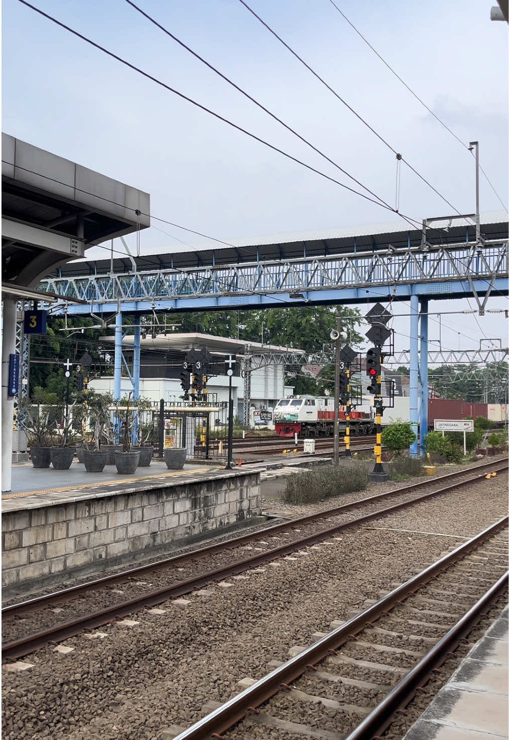 lah tumben c3 narik barang #railfans #kai #kai121 #keretaapiindonesia #promomakan1010 