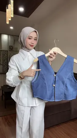 Double gaya, satu vest aja 😎 Louve 2way Denim Vest — bisa edgy, bisa manis, tergantung mood kamu hari ini 💙  #OOTDready #GenZstyle #OOTDInspo #Vestdenim #outfitideas 