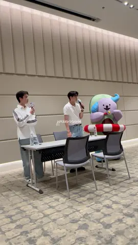 251011 JimmySea Fansign (1/2) - อะไรคือจิมมี่ซีเดินเข้ามาแล้วเงียบ พอหลานเชี่ยนเข้ามาความเงียบหายไป ฮาาา เอ็นดูพ่อซีเขานะคะ อยากเม้ามาก แต่เฮียเบรกให้เซ็นก่อน เดี๋ยวคนข้างนอกรอนาน 💜🩵 LOVELYFAM JIMMYSEA AVOCEAN #DNA2025xJimmySea #JimmySea #จิมมี่ซี #AVOCEAN 