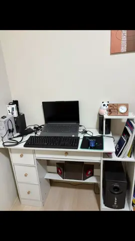 💻✨ COMPUTER DESK NA SWAK SA HOME SETUP! 🏠 Work, study, or play — lahat kaya ng multi-functional computer desk na ‘to! 😍 May wide space, drawers, at shelves para super organized at aesthetic ang setup mo! ✅ Perfect for Work From Home / Online Class ✅ Matibay, space-saver, at stylish! ✅ Pang minimalist o cozy home vibes 💕 Gawing productive at Instagram-worthy ang workspace mo ngayon! ✨ 💬 Comment “MINE” kung gusto mo ng ganitong aesthetic computer desk! 💻 #ComputerDeskPH #WorkFromHomeSetup #StudyTablePH #HomeOfficeGoals #TiktokFindsPH     