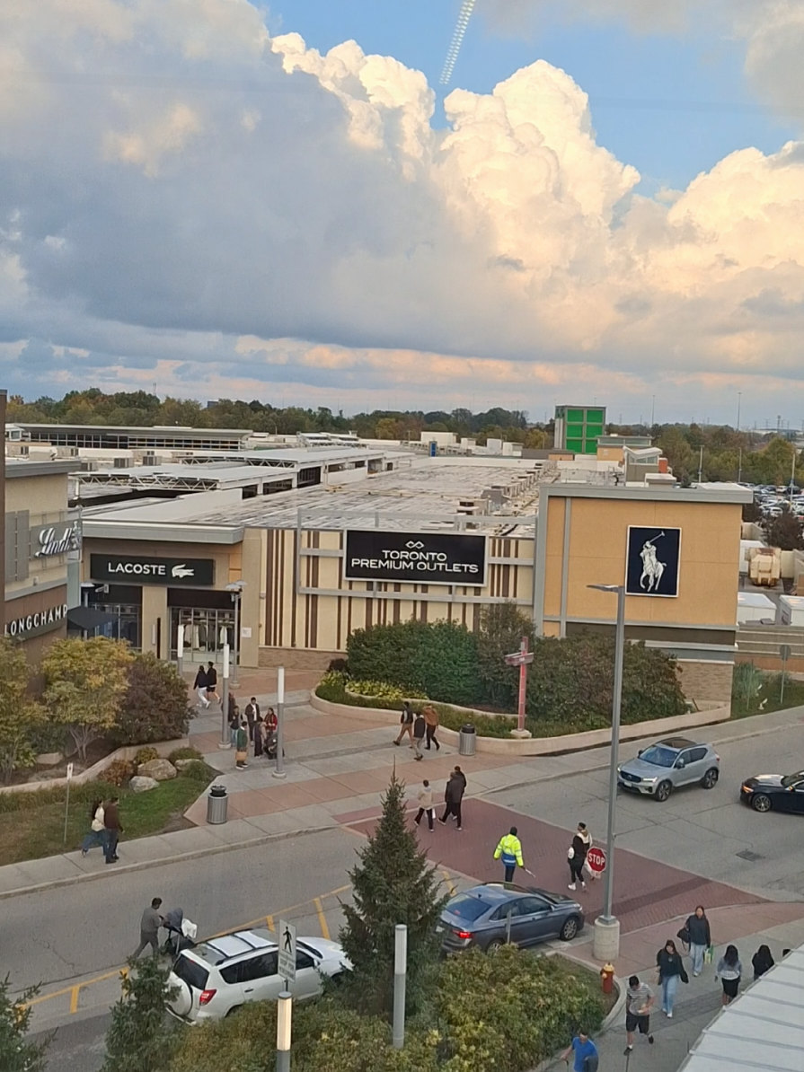 Toronto Premium outlet mall #creatorsearchinsights #premiumoutletmall  #toronto #outletshopping 