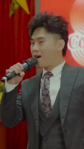 Bao năm vẫn cứ 1 mình lầm lũi bước, 1 mình chiến đấu. Tự vắt óc, tự đầu tư cho những sản phẩm âm nhạc của mình. Ko Nam tiến, chẳng công ty đỡ đầu, nói ko với luồn cúi, bè cánh... Chịu trăm ngàn ấm ức, đắng cay. Thực lực nhưng lại phải ngồi ở vị trí ko xứng với tầm vóc của mình. Nhưng tất cả những điều đó ko làm tôi trở nên hèn nhát, yếu đuối. Mà nó giữ cho ngọn lửa trong tôi lúc nào cũng cháy sôi sục. Cám ơn cuộc đời vì đã cho tôi trải qua những lúc khó khăn, thử thách để kiểm chứng khả năng, bản lĩnh của chính mình... Tôi biết mình sẽ chinh phục được tất cả những gì tôi muốn. Tôi thích thử thách😊💪 #baicahanoi #duthien