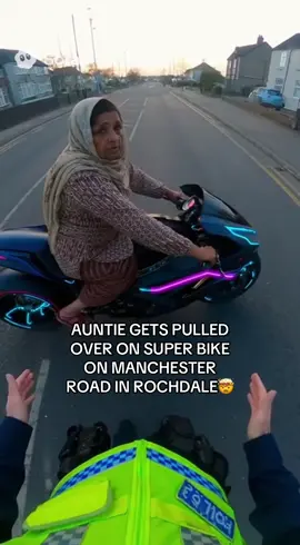 AUNTIE GETS PULLED OVER ON MANCHESTER ROAD IN ROCHDALE🤯 #rochdale #auntie #bodycam #pulledover #ai 