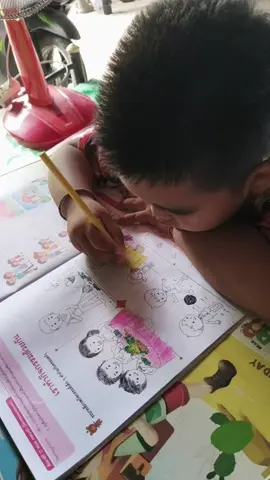 การบ้านปิดเทอม  🎨✍🏻 #ลูกชาย 