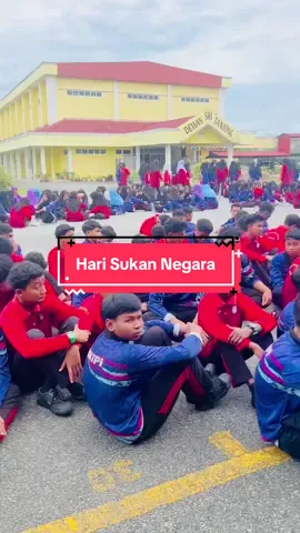 🇲🇾 Hari Sukan Negara 2025 @ SMK Tanjong Puteri! 🏃‍♀️💃 Semangat sukan, sihat bersama! 💪 Warga SMK Tanjong Puteri turun padang untuk Fun Walk & Zumba. Berpeluh sambil bergembira, mengeratkan ukhwah dan menanam semangat kesihatan dalam diri semua.