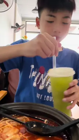 Mời mọi người ăn mỳ cay cùng cháu Phước Lâm  #xuhuongtiktok  #ChuHien 