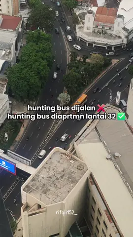 mana asik lagi💃🗿  #buspariwisata #telolet #potrekoneng #busmania #surabaya 