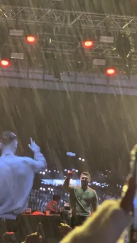 O kadar yağmura rağmen sahneden inmeyip bizimle birlikte ıslanan koca yürekli blok3 #blok3 #afyonhayalfest @blok3real 