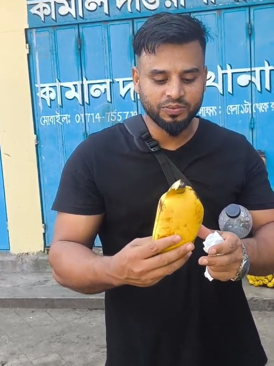 এক লগে ৪টা কলা এখানও🤣  #shams18 