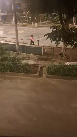 Gente sin moral, se orinan en la calle todos los fines de semana, si los reconocen por favor decir su identidad para poder ir a la Municipalidad a denunciar #smp #perú #fyp #malaeducación