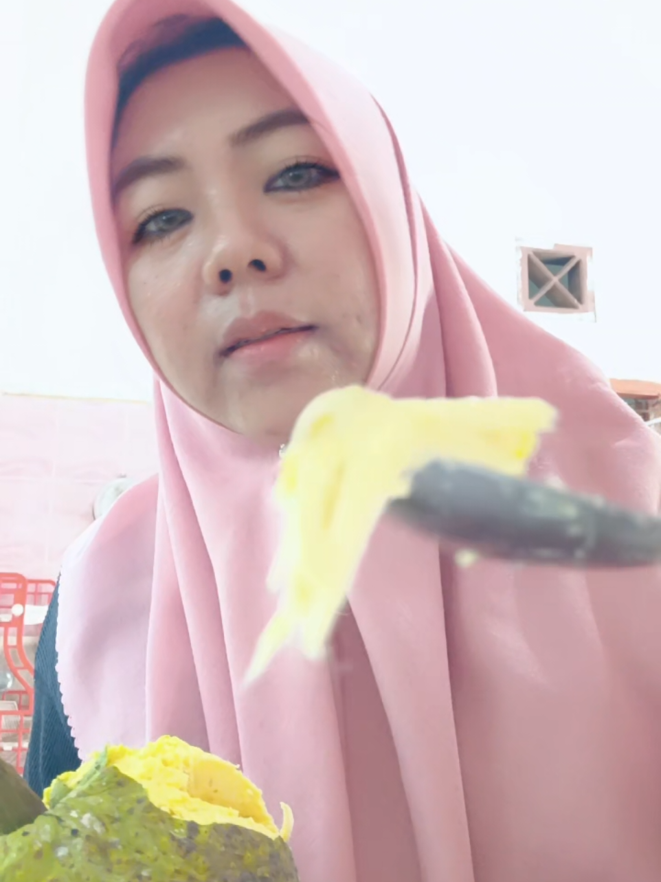 Baru tau ternyata buah sukun yg masak /empuk bisa langsung dimakan y guys.. 😊 #sukun  #buah  #vidioviral  #fyppppppppppppppppppppppp 