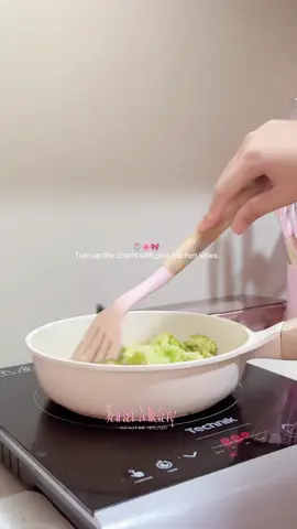 Pink kitchen vibes💘#pinkkitchenstuff #pinkessentials #pinkvibes 