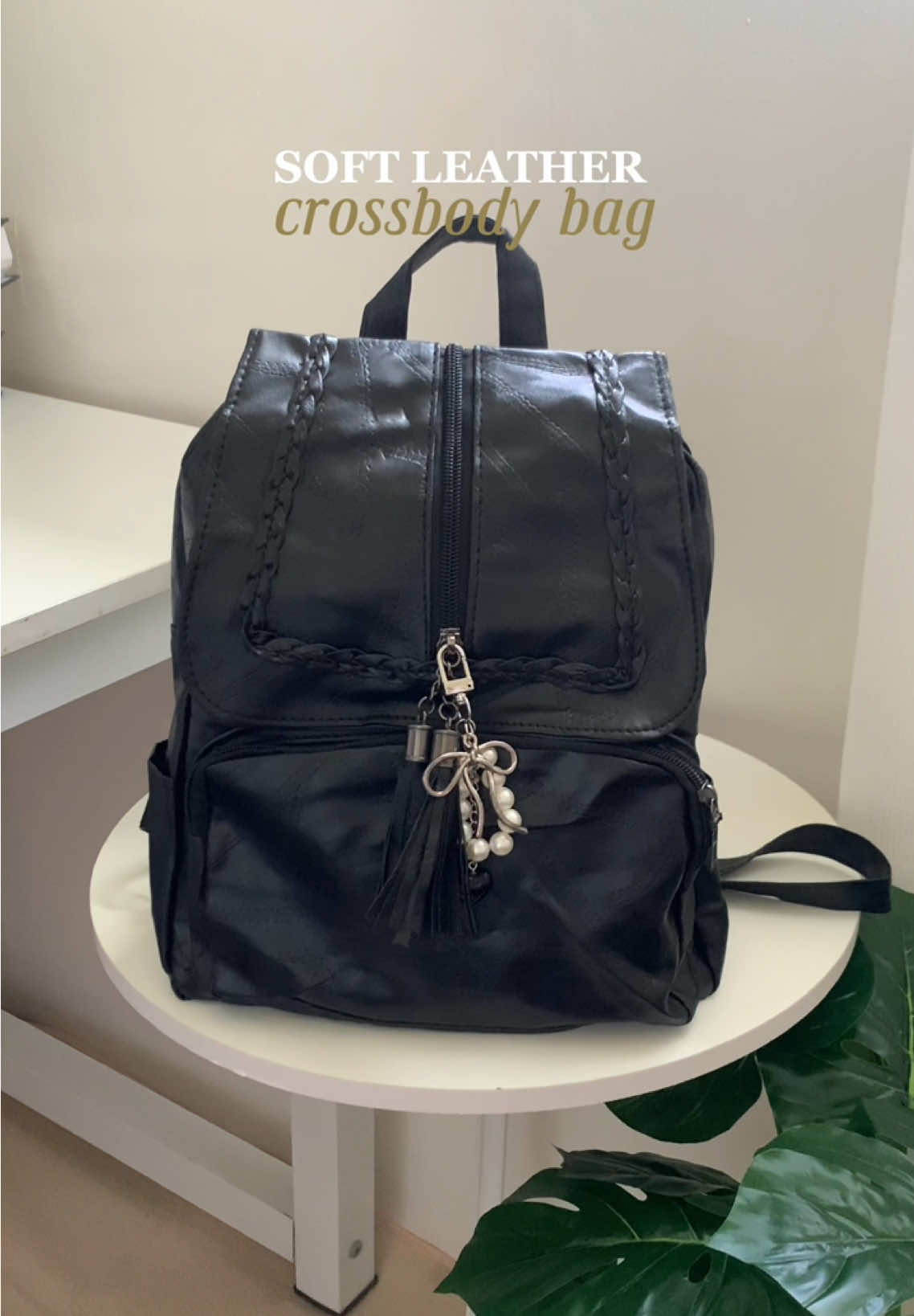 black retro bag #bags #backpack #crossbodybag #blackbag #leatherbag 