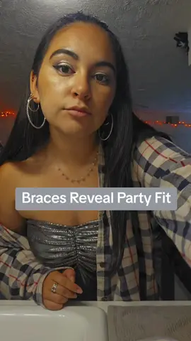 I've said it before and I'll say it again, we need more themed parties in our lives. #themedparty #metallic #OOTD #todaysfit #silveroutfit 