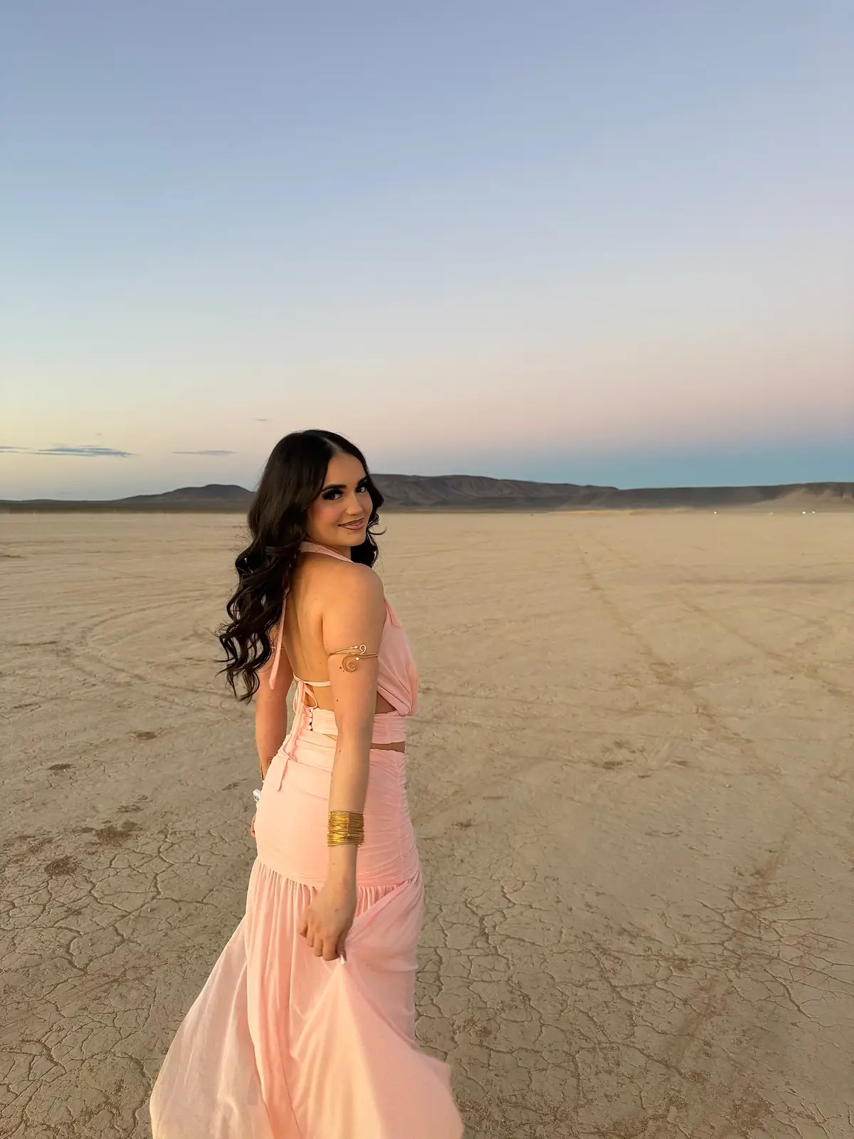 #risefestival #lasvegas #festivaloutfit 