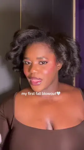 take down my first fall blowout with me🤍 #fallhair #hairinspo #blowouthair #blackgirlhair #4chairstyles 