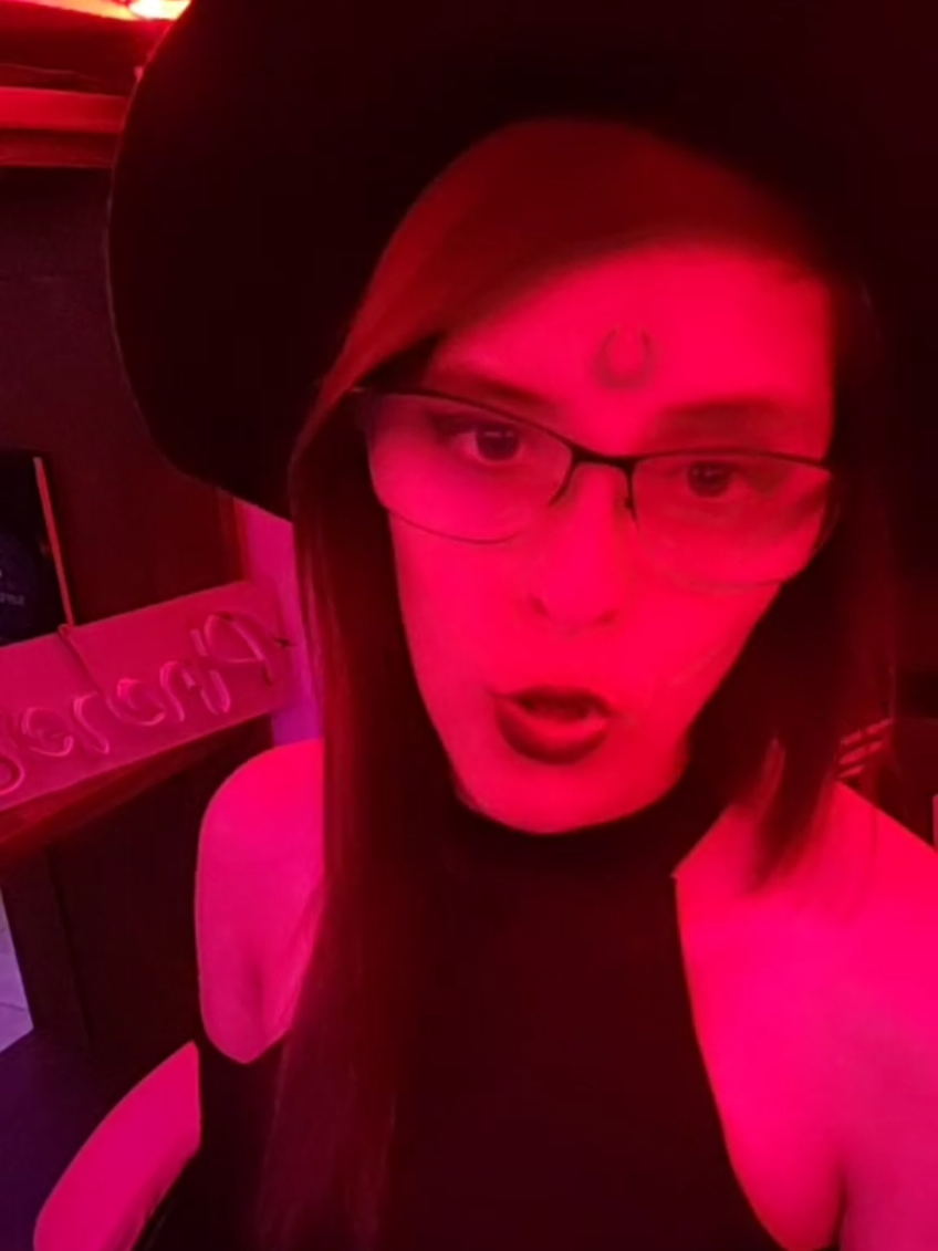 it's #spookytime que te llore tu madre porque yo ya no #witch #vibes #halloween 