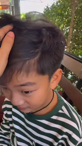 เกือบไปแล้ว จากลูกเป็นเกาหลีดีๆ เกือบให้ลูกเป็นเขมรละ 🤣  ขนาดเด็กยังไม่เอา ยอมโกนผมที่รักดีกว่าจะเหมือนเขมร  เด็กสุรินทร์รักชาติที่สุด  #แบนเขมร  #คนสุรินทร์ 