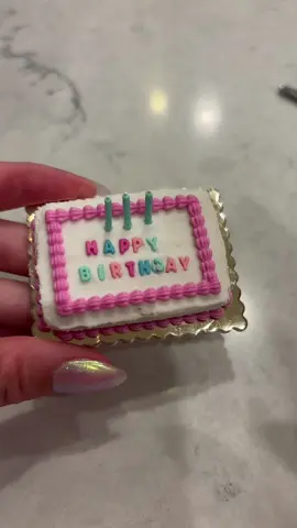 Baking a cake! So upset with this one though! The kit did not come with the letter D or an extra P 🫠 @Miniverse Turned out super cute though after I used my nail drill. #fyp #miniverse #mini #cake #happybirthday 