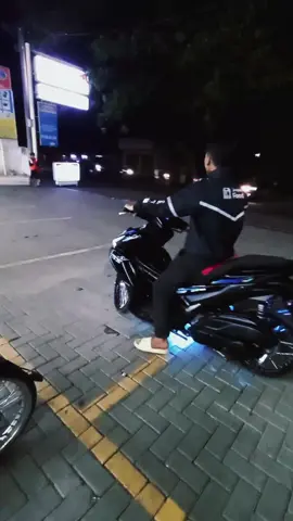 lah kirain mau nyamperin ternyata😣 #aerox #indomart #trendingsong   #masukberandafyp #fyppppppppppppppppppppppp 