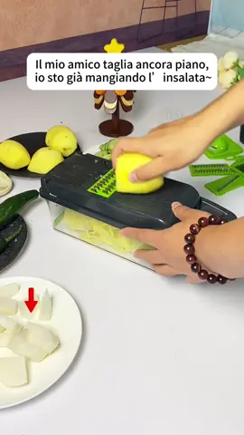 🧅✨ Taglia verdure come un vero chef! ✨🍅 Scopri l'affetta verdure multifunzione 16 in 1! Perfetto per cipolle, patate, carote, pomodori e tanto altro. Dì addio alle lacrime e risparmia tempo in cucina! 🔪🥗 ✅ Facile da usare ✅ Tagli precisi e veloci ✅ Ideale per una dieta sana 👉 Ordina ora su #TikTokShop! #TagliaVerdure #AffettaVerdure #GadgetCucina #CucinaFacile