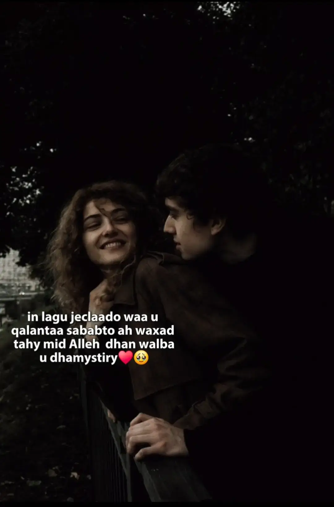 In lagu jeclaado waa nimco aan la soo koobi karin Qofka Alle kuu doortay qalbigaaga ma aha mid caadi ah, waa mid Alle dhammaan dhinacyada ka dhameystiray qurux, akhlaaq, iyo naxariis. Markaad la joogto waxaad dareemaysaa degenaansho farxad iyo kalsooni. Waa qof kaa fahma xitaa markaadan hadlin, kaa qosliya xitaa marka aad murugaysan tahay, kaa dajiya marka dunidu kugu culus tahay Jacaylku ma aha hadal kaliya, waa ficil iyo dareen Alle qalbiyada dhex dhigo Waa mid kuu baraya dulqaad, naxariis iyo sida loo jeclaado si daacad ah. Marka aad hesho qof Alle kuu keenay, baro sida aad u ilaalin lahayd, u qadarin lahayd, oo aanad waligaa ka tagin