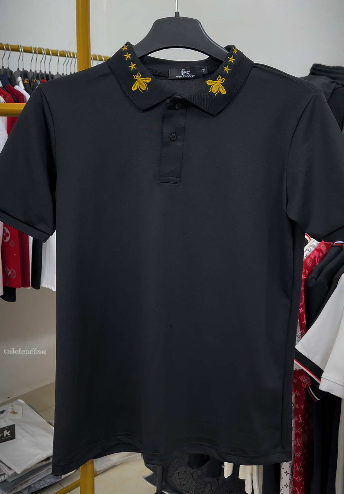 Áo Polo Chỉ Thêu ong Viền Cổ vàng cực nét 🔥🔥 #aoboypho #xuhuong #polo #aoong #aonam  @Cô Bé Bán Diêm🛍️ 