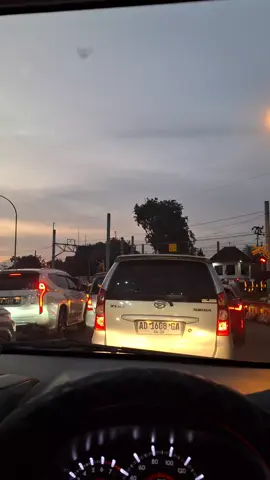 solo+sunset+kereta= paket komplit #solo #sunset #keretaapi 