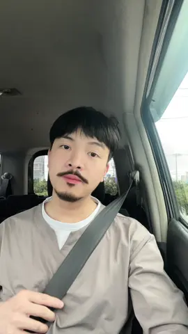 Không bán điện thoại chắc đi thi vua hát nhép 😀