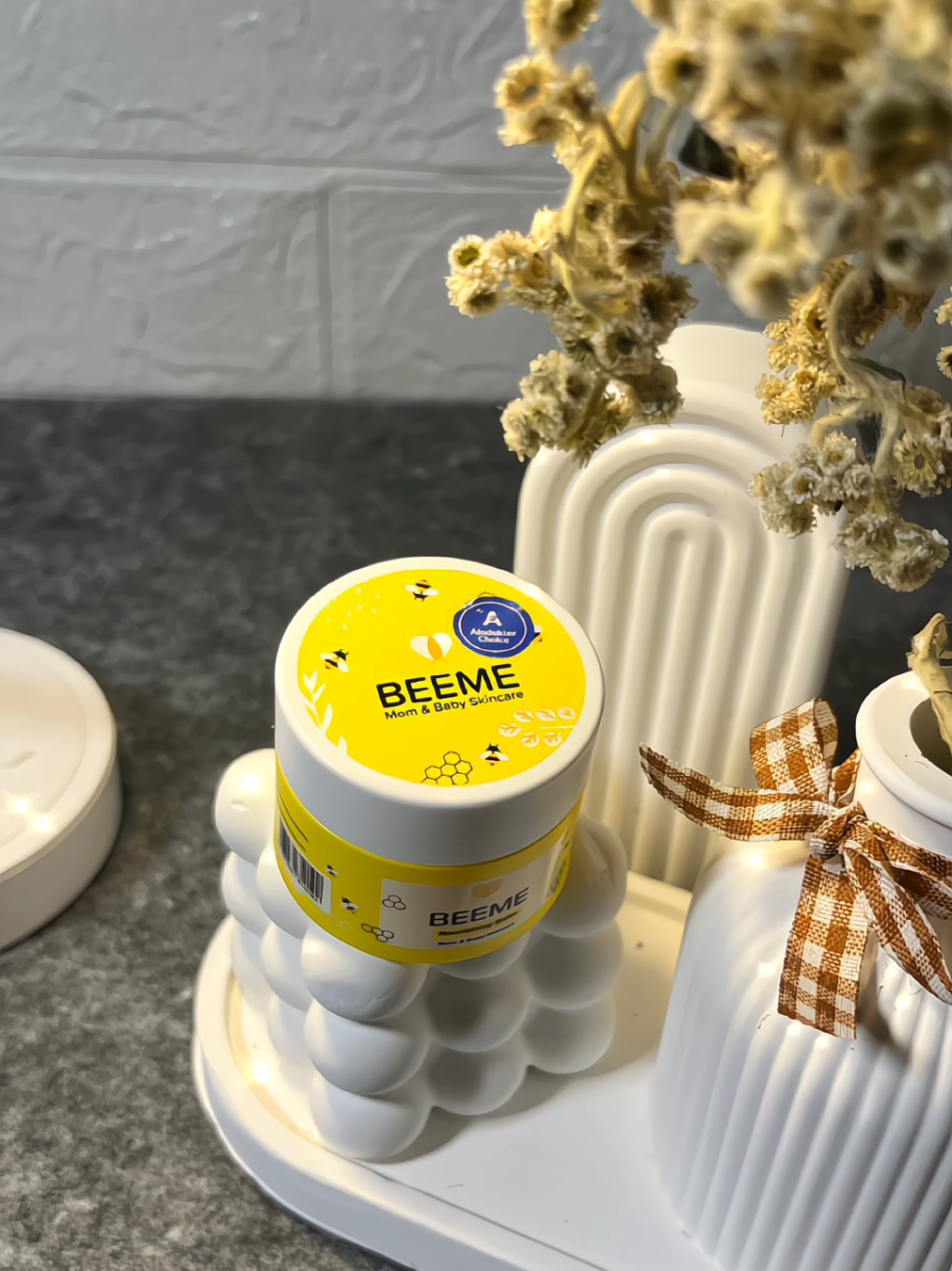 BUNDA WAJIB PUNYA INI!! CEK CAPTION UNTUK KEGUNAANNYA. Beeme nourising balm  kegunaanya: ✅ mengatasi ruam popok dan asi,bruntusan,biang keringat, melembabkan kulit kering. ✅mencerahkan dan bikin kulit bayi jadi glowing✨✨ ✅aman untuk bayi di mulai dari pertama lahir✨✨ ✅selain untuk bayi ini juga bisa di pake sama bunda bunda semua✨ ✅tentunya aman dipake setiap hari #creatorsearchinsights #beeme #beemenourishingbalm #skincarebayi 